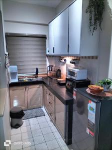 Kuchyň nebo kuchyňský kout v ubytování Seafront SunsetSpa