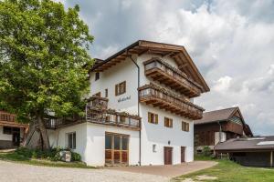 Το κτήριο όπου στεγάζεται  το διαμέρισμα