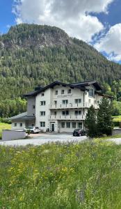 En generel udsigt til bjerge eller udsigt til bjerge taget fra lejligheden