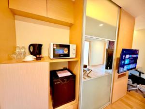 Dapur atau dapur kecil di NuEmpire Subang Suite - Empire Hotel +33 gambar