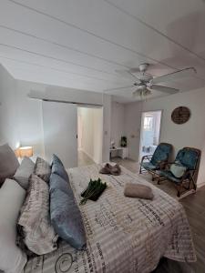 OranjevilleにあるVaalatonの大きなベッドと枕のある寝室 +55枚の写真