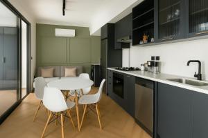 Nhà bếp/bếp nhỏ tại Modern De Waterkant Flat Near V&A Waterfront