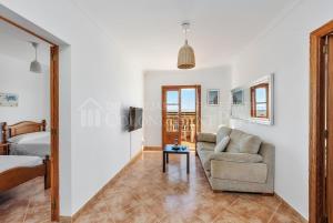 Una cama o camas en una habitación de Casa en Montferrutx