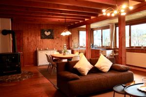 a living room with a couch and a table at Wohnen im schönen Bauernhaus in Beckingen