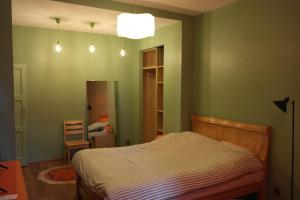 Postel nebo postele na pokoji v ubytování Cozy, one bed-room apartement in central UB