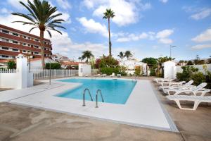 a swimming pool with a pair of sandals in it at Haus Brigitte in Playa del Ingles