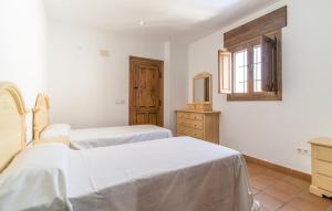 A bed or beds in a room at Amazing Home In Los Angeles - Jimena D