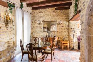 a dining room with a table and chairs at Siglo 16 Denia in Denia