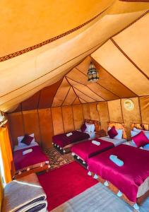Ένα ή περισσότερα κρεβάτια σε δωμάτιο στο Elysium Dunes Camp