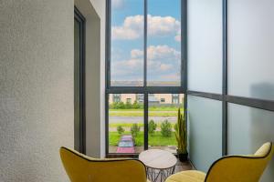 Posezení v ubytování Cozy One-Bedroom Retreat in Klaipėda I Cohost