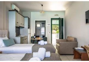 Posezení v ubytování Sunset Triple 2