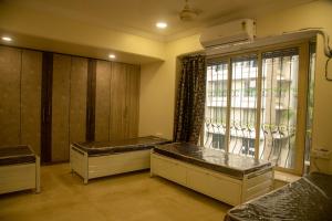 En eller flere senge i et værelse på Ansh PG & DORMITORY