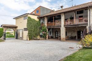 an exterior view of a house with a balcony at Cascina Raperonzolo in Lonato del Garda