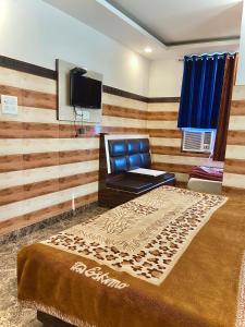 TV a/nebo společenská místnost v ubytování Ashoka Residency