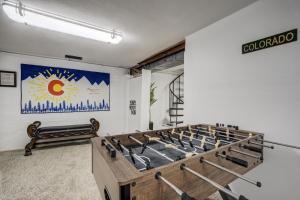 Chipita Parkにある9955 Mesaの椅子がたくさんある部屋