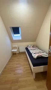 a small room with a bed in a attic at Ferienwohnung Löhne in Löhne