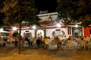 Επισκέπτες που μένουν στο HOSTAL-CAFE GUTGRECO