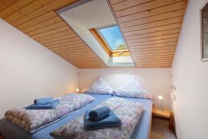 Postel nebo postele na pokoji v ubytování Haus Flora