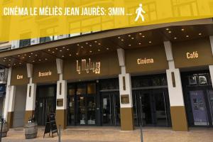 ein großes gelbes Gebäude mit den Worten Chinale Melias Learn Huesinders in der Unterkunft Nid Douillet Sous Les Toits - Calme et Cosy in Saint-Étienne + 10 Fotos