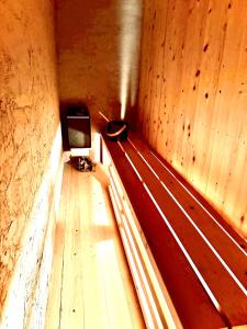 an empty bowling alley with a tv in a tunnel at 岳見の宿 天然温泉とプライベートサウナの一棟貸しヴィラ in Yufuin