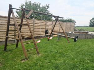 HerbsteinにあるFerienwohnung Vulkanradwegの二本の揺り場