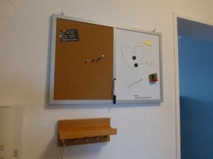 d'un réfrigérateur avec une photo de cœur. dans l'établissement Ferienwohnung 'zimmer Frei', à Gelsenkirchen