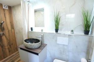 Ένα μπάνιο στο Wohnung IA - Modern & Elegant