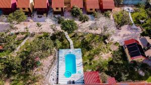 an aerial view of a toy house with a pool at Chalés Pouso da Coruja in Cavalcante