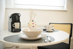 Příslušenství pro přípravu čaje a kávy v ubytování Apartment Strauss #ELF 2 Zimmer BS CITY + 13 fotografií