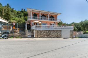 a large house with a balcony on top of it at Maestro Apartment in Gaios