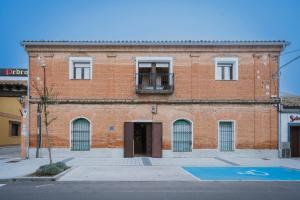a brick building with a door and a window at Casa Tilde in Matapozuelos