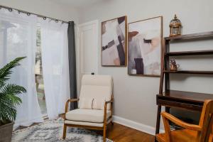 Χώρος καθιστικού στο The White Castle - King Bed plus Office +8 φωτογραφίες