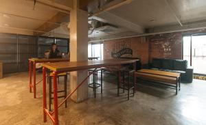 Χώρος καθιστικού στο RedDoorz Premium at MyTown New York