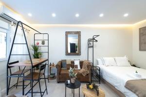 a living room with a bed and a mirror at LUXURY APARTMENT JACUZZi in Málaga