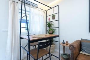 a room with a desk and a shelf at LUXURY APARTMENT JACUZZi in Málaga