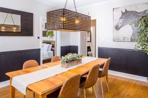 Φωτογραφία από το άλμπουμ του Urban Farmstead Family Retreat - Game Barn σε Appleton