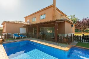 La CanyeraにあるVilla Solのヴィラ(家の前にスイミングプール付)