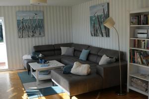 a living room with a couch and a table at Ferienwohnung Am Polierteich in Schleswig