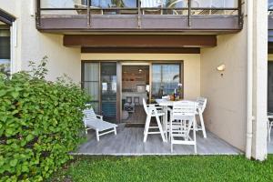 Ban công/sân hiên tại Napili Point B5 · NP B5 OceanFront Condo w Ocean Views AC Pool