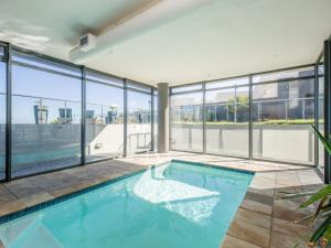 Bazen u ili blizu objekta Infinity Self Catering Apartments