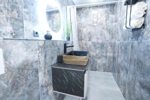 Ένα μπάνιο στο Wohnung IB - Gemütliches Designer-Apartment +18 φωτογραφίες