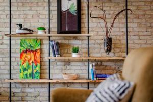 Ảnh trong thư viện ảnh của Luxury 1 Bedroom Downtown Neenah Flat ở Neenah