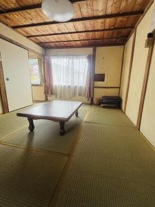 a room with a table in a room with a window at くりのやかた in Kunisaki