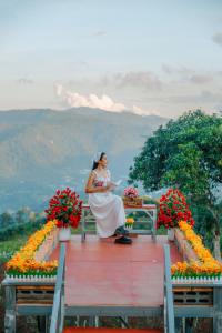 Landskap semula jadi dekat dengan perkhemahan mewah