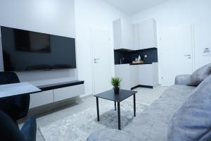 Μια τηλεόραση ή/και κέντρο ψυχαγωγίας στο Wohnung IB - Apartment mit Privater Terrasse