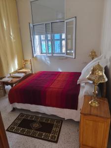 En eller flere senge i et værelse på maison de tourisme el amal + 5 billeder