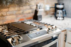 Kuchyň nebo kuchyňský kout v ubytování Pinball Penthouse 1 Bedroom Downtown Flat