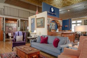 Χώρος καθιστικού στο Dancing Moon Luxury Loft and Event Space - Sleeps 12