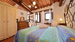 Ένα ή περισσότερα κρεβάτια σε δωμάτιο στο Casuccia di Ama