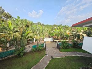 Κήπος έξω από το Hotel JD Villa In Lonavala & Khandala